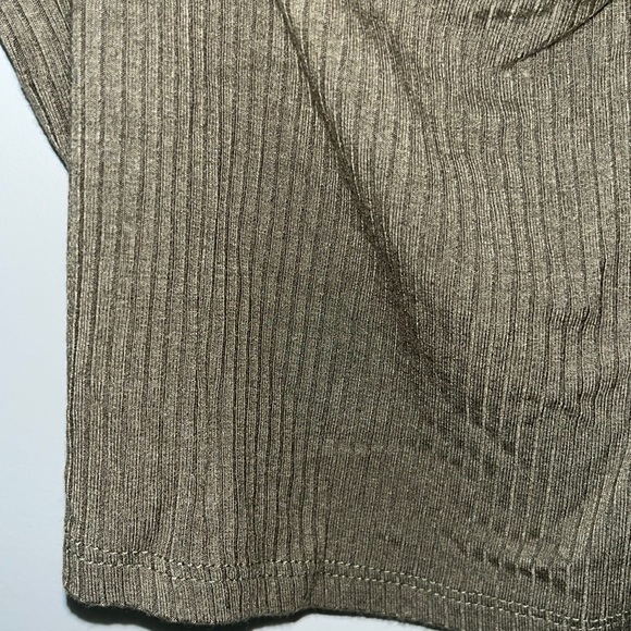 Bozzolo Super Soft Green Crop Tank Top - Picture 4 of 5